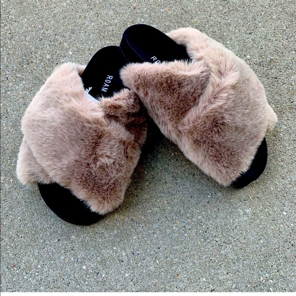 Roam Cloud Faux Fur Slides, Size 38